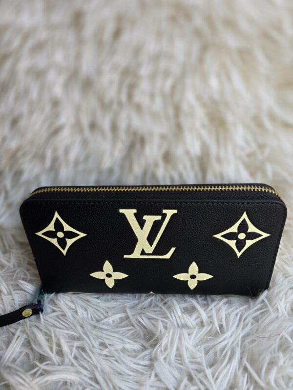 Luxurious Zippy wallet – Black/Beige
