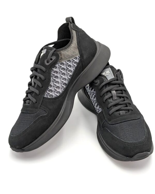 B25 Runner Sneaker