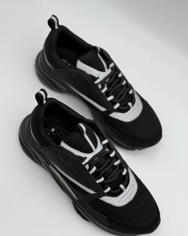 B22 Sneakers