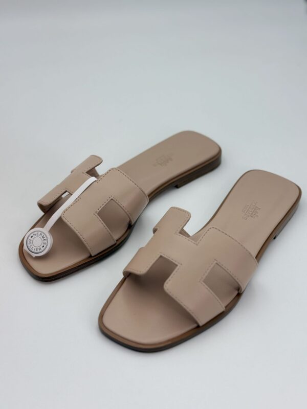 Oran sandal